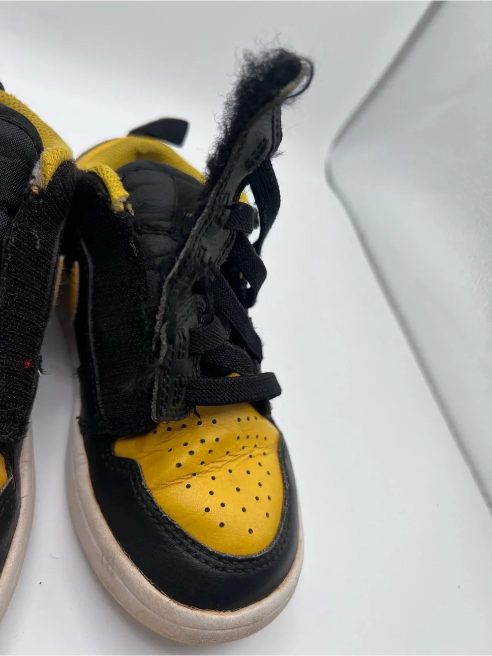 Nike Kids Jordan 1 Low-Top Sneakers in Black and Yellow